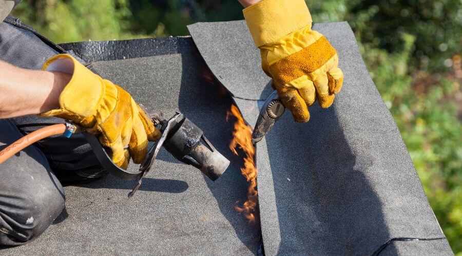 Professional gutter cleaning in Surrency, GA